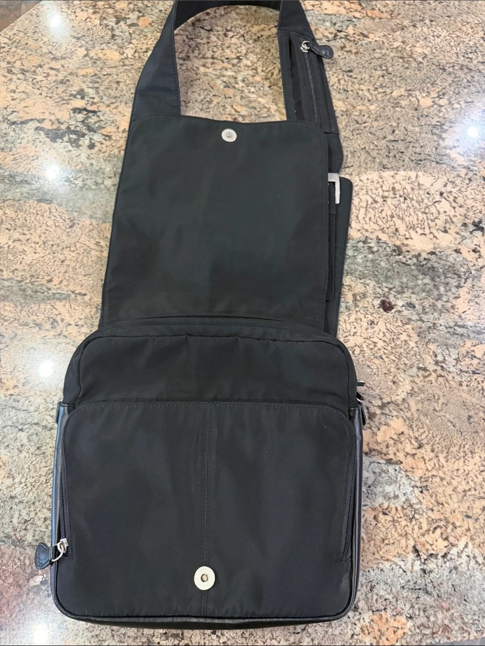 Ameribag Black Men's Messenger Crossbody Bag